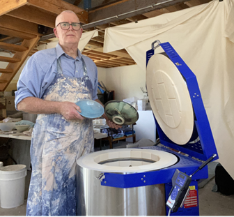 Down-to-Earth Commentary and a Recessed Lid Just Make Sense